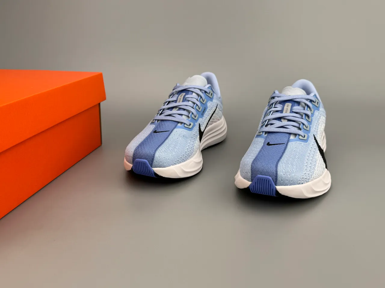 Nike Chaussures de course Bleues Blanches avec Upper en Tricot Engineered, Full-Length ZoomX Midsole 3