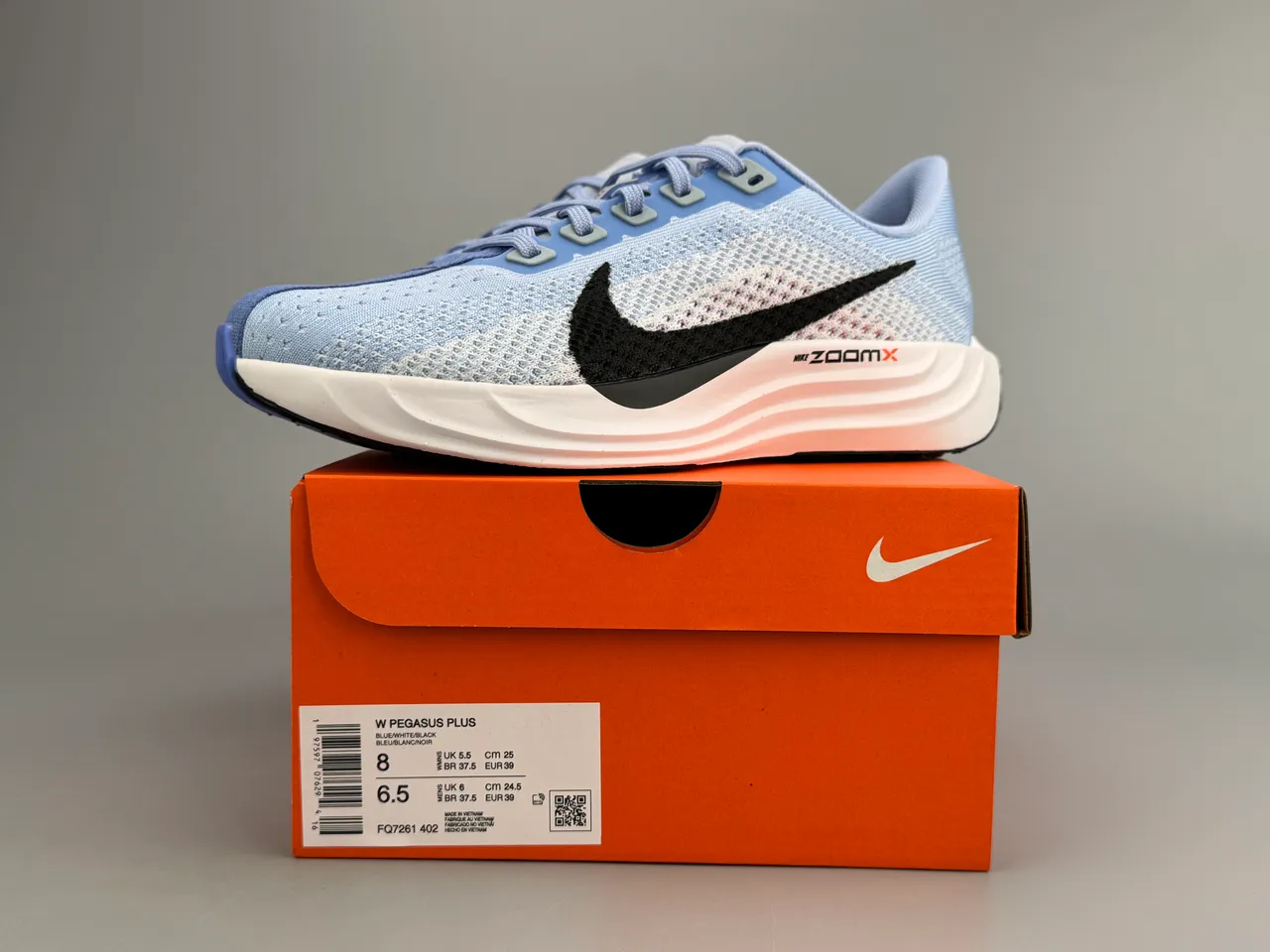 Nike Chaussures de course Bleues Blanches avec Upper en Tricot Engineered, Full-Length ZoomX Midsole 4