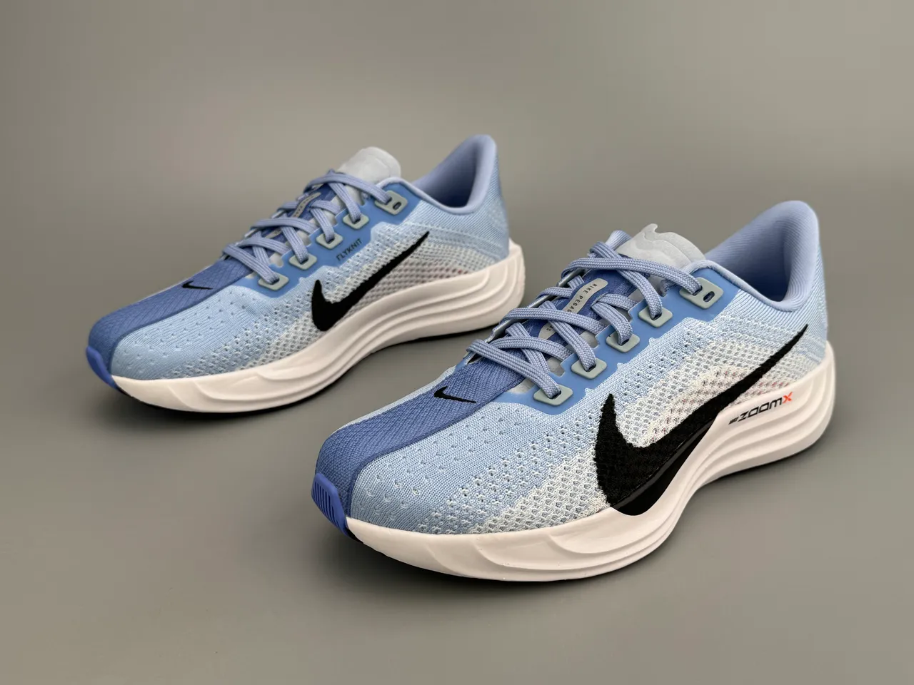 Nike Chaussures de course Bleues Blanches avec Upper en Tricot Engineered, Full-Length ZoomX Midsole 5