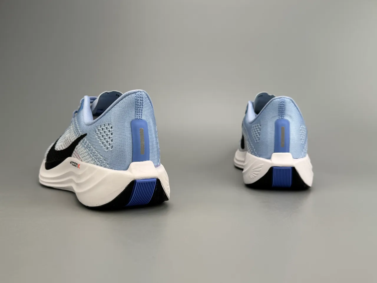 Nike Chaussures de course Bleues Blanches avec Upper en Tricot Engineered, Full-Length ZoomX Midsole 6