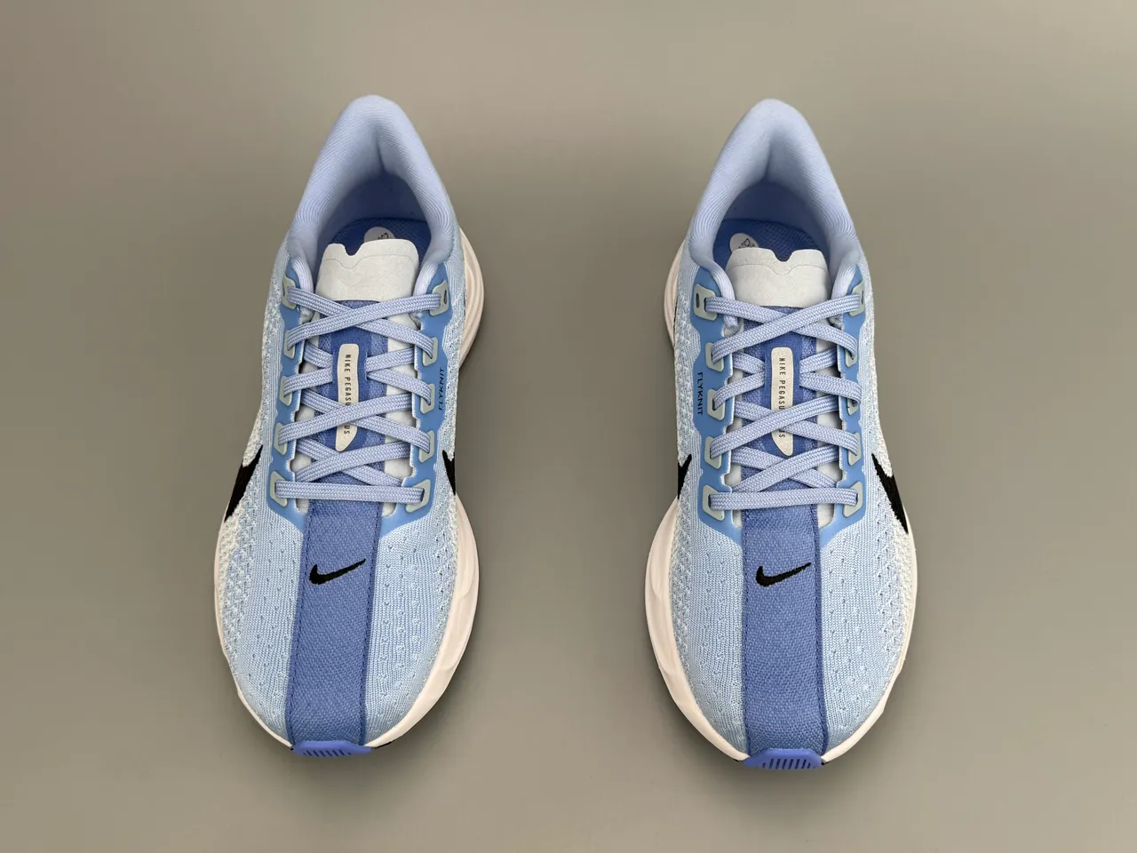 Nike Chaussures de course Bleues Blanches avec Upper en Tricot Engineered, Full-Length ZoomX Midsole 9