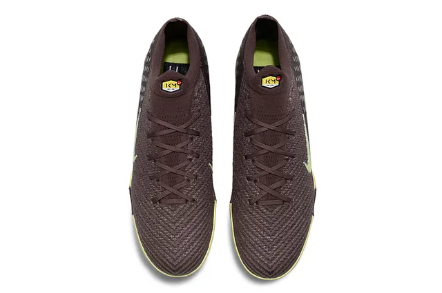 Nike Chaussures de football Turf avec upper en tricot couleur marron et vert, ajustement sock-fit, lacets asymétriques 2