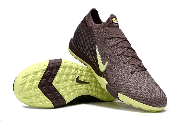 Nike Chaussures de football Turf avec upper en tricot couleur marron et vert, ajustement sock-fit, lacets asymétriques 3