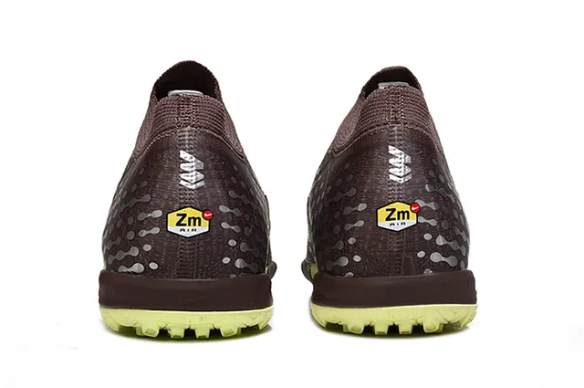 Nike Chaussures de football Turf avec upper en tricot couleur marron et vert, ajustement sock-fit, lacets asymétriques 4