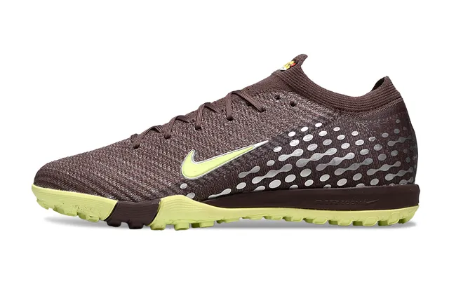 Nike Chaussures de football Turf avec upper en tricot couleur marron et vert, ajustement sock-fit, lacets asymétriques 8