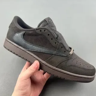 Nike বাদামী লেসহীন স্লিপ-অন সুয়েড এবং চামড়া প্যানেলড উপর লাইফস্টাইল স্নিকার