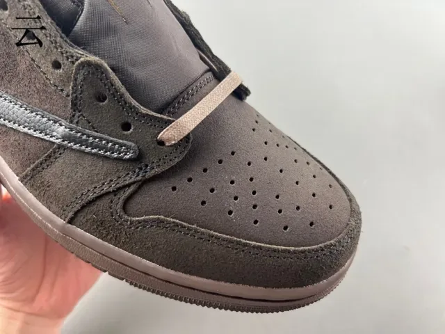 Nike Brown Laceless Slip-On Suede And Leather Panelled Upper Lifestyle Sneakers 2