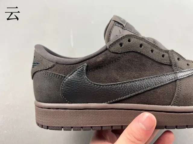 Nike Brown Laceless Slip-On Suede And Leather Panelled Upper Lifestyle Sneakers 3