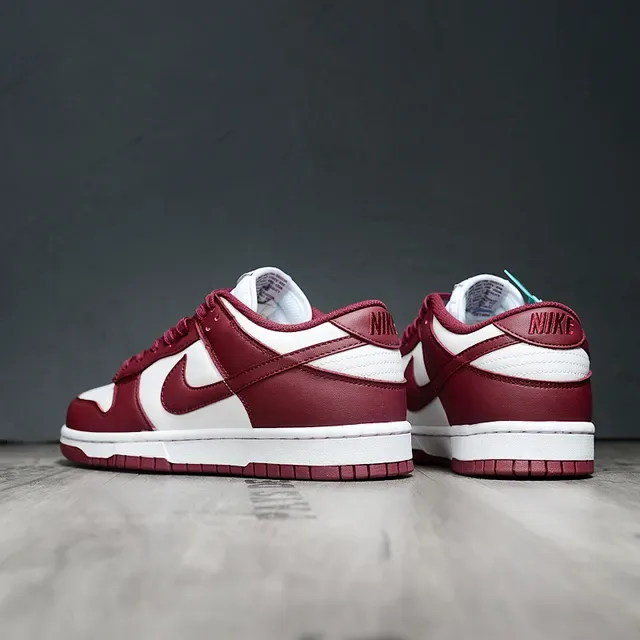Nike Dunk Low Bordeaux et Blanc Sneakers Lifestyle 3