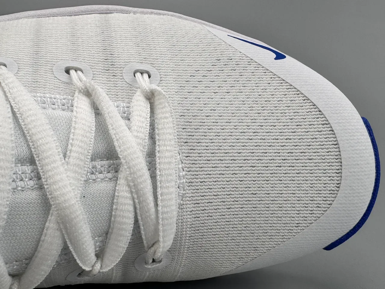 Nike Free RN blanches et bleu royal chaussures de course 2