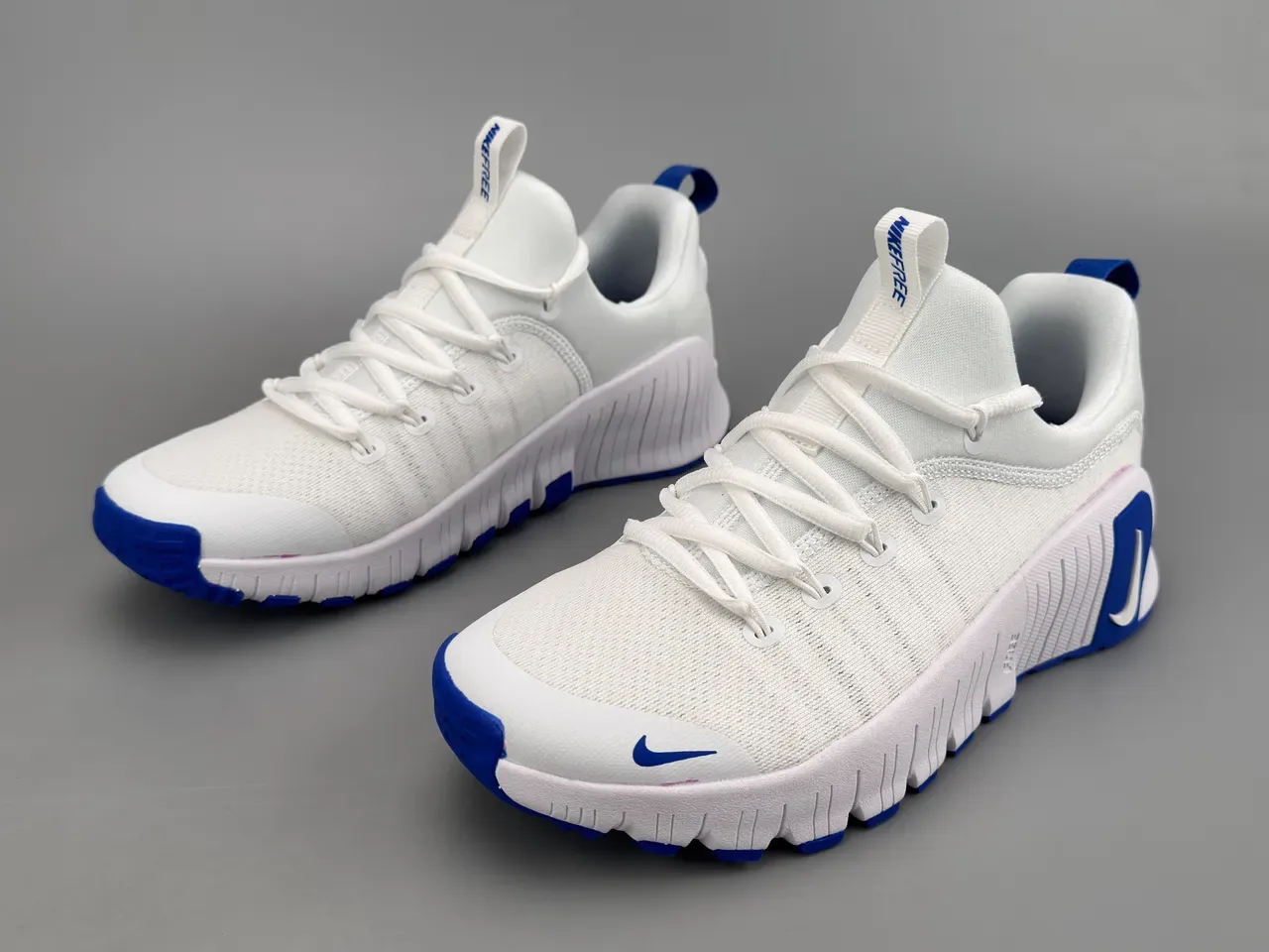 Nike Free RN blanches et bleu royal chaussures de course 5