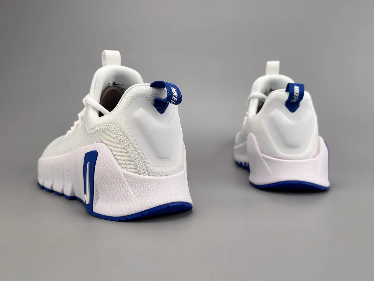 Nike Free RN blanches et bleu royal chaussures de course 6
