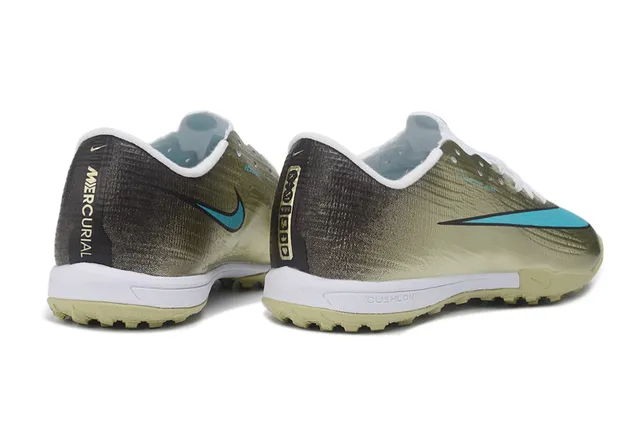 Nike Chaussures de football Turf avec upper texturé métallique Gold Blue et accent Swoosh Turquoise 5