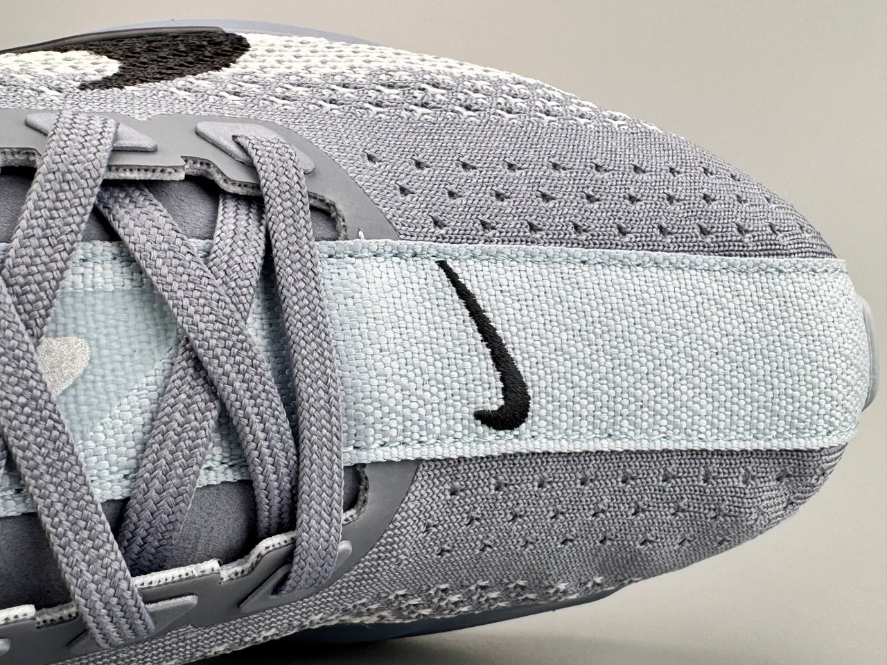 Nike Gray Black Knit Upper Gradient Pattern Running Shoes 2