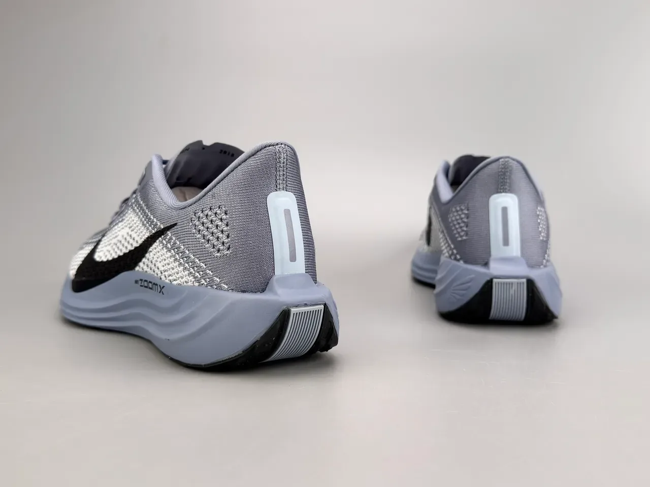 Nike Gray Black Knit Upper Gradient Pattern Running Shoes 6