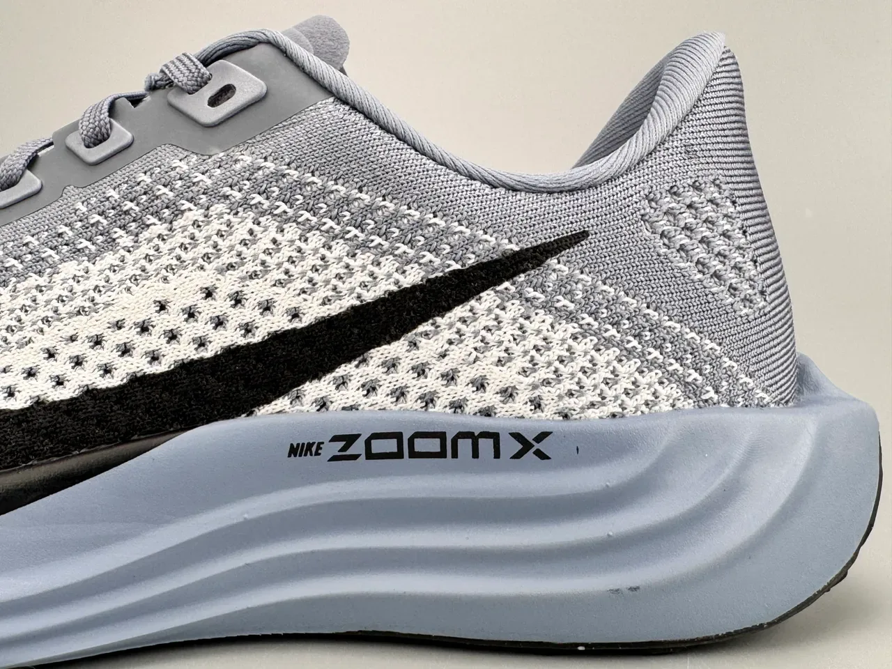 Nike Gray Black Knit Upper Gradient Pattern Running Shoes 7