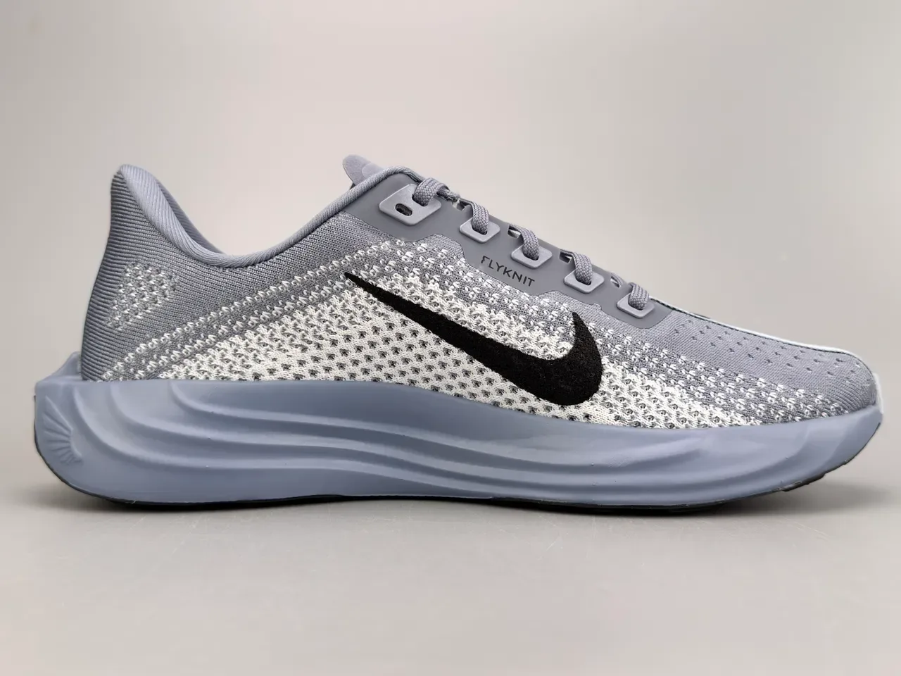 Nike Gray Black Knit Upper Gradient Pattern Running Shoes 10