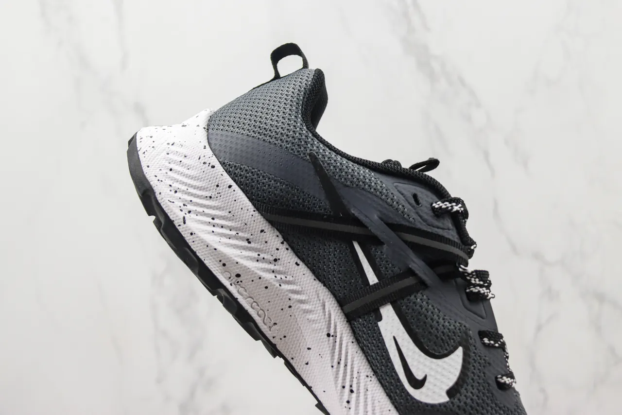 Nike Gray Black Mesh Upper GORE-TEX Waterproofing Running Shoes 5