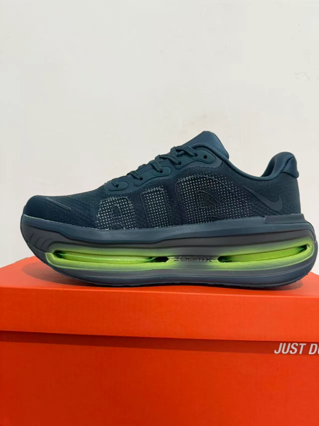 Nike Gray Green Engineered Mesh Upper Full-Length Visible Air Unit Running Shoes 5
