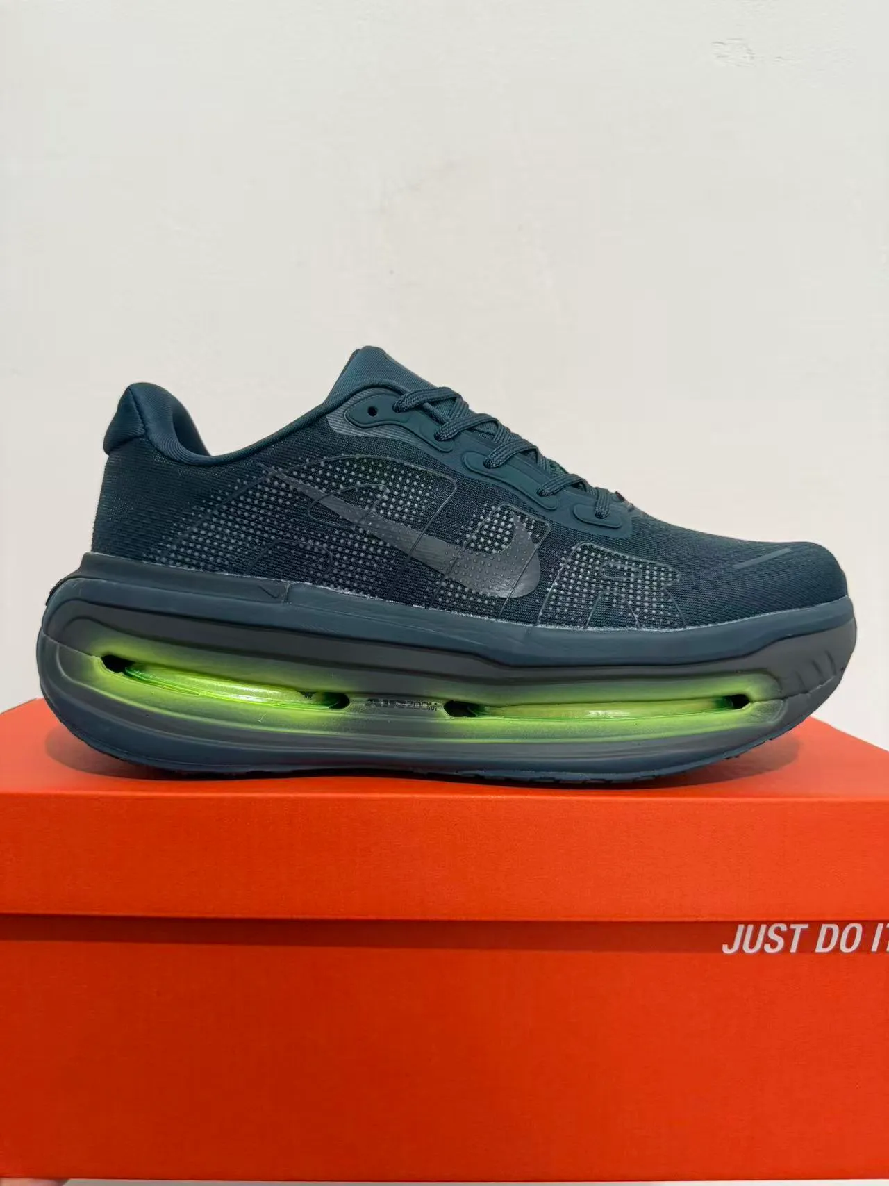 Nike Gray Green Engineered Mesh Upper Full-Length Visible Air Unit Running Shoes 6