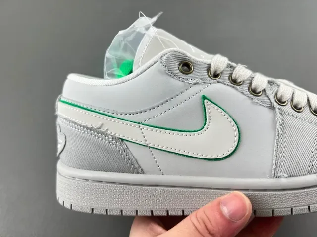 Nike Gray Green Low-Top Deconstructed Textile Upper Lifestyle Sneakers 3