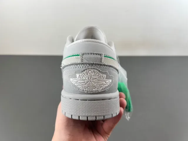 Nike Gray Green Low-Top Deconstructed Textile Upper Lifestyle Sneakers 4