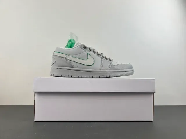 Nike Gray Green Low-Top Deconstructed Textile Upper Lifestyle Sneakers 15