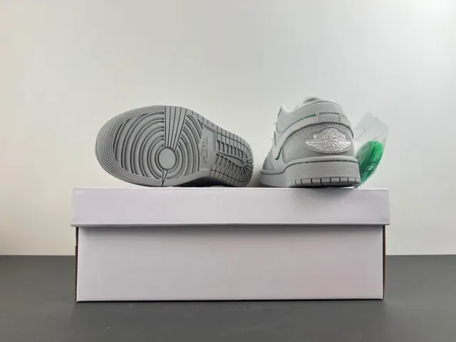 Nike Gray Green Low-Top Deconstructed Textile Upper Lifestyle Sneakers 16