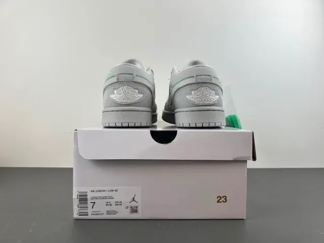 Nike Gray Green Low-Top Deconstructed Textile Upper Lifestyle Sneakers 17