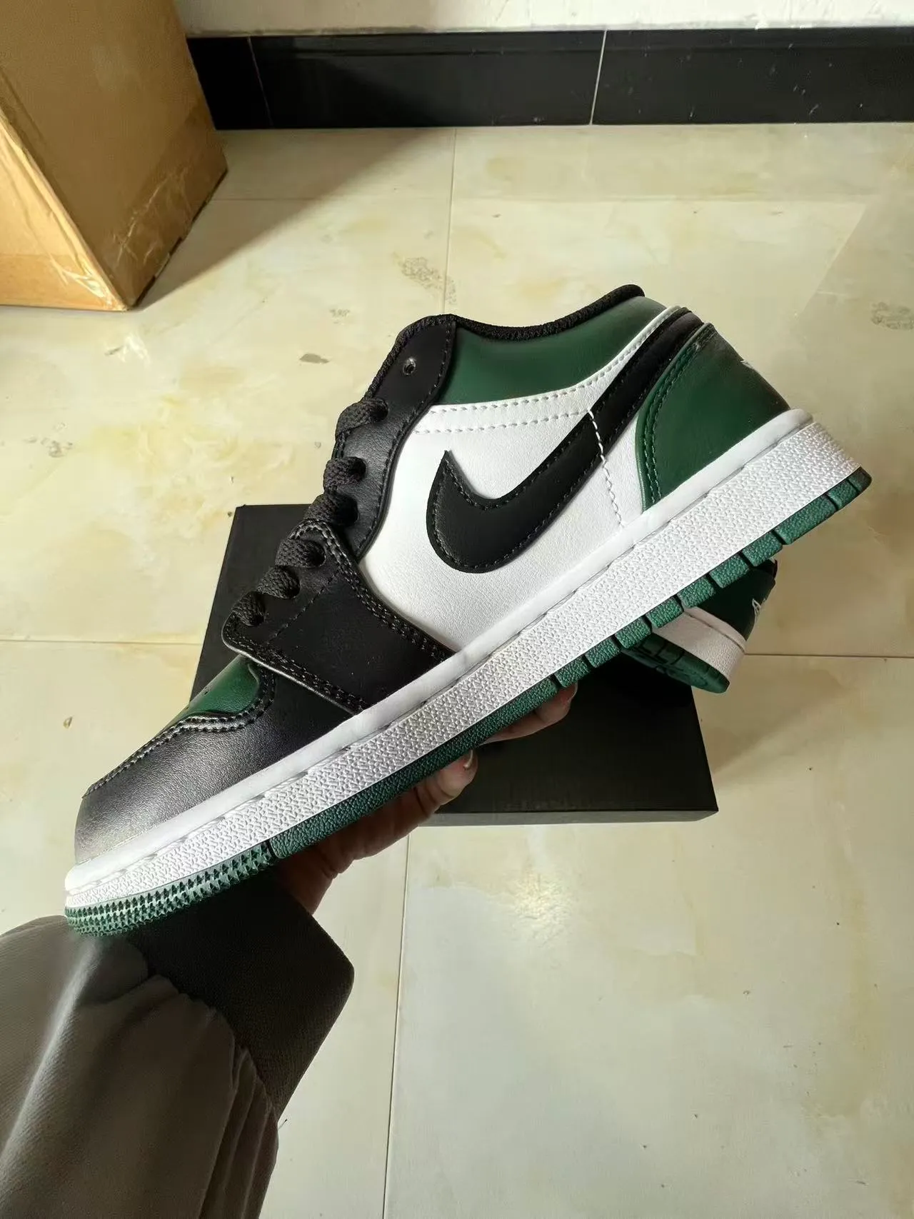 Nike Green Black Low-Top Paneled Leather Lifestyle Sneakers 5