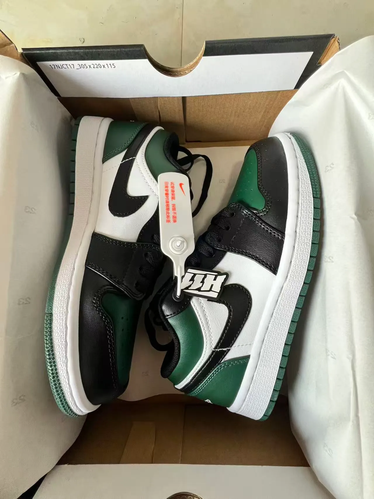 Nike Green Black Low-Top Paneled Leather Lifestyle Sneakers 9