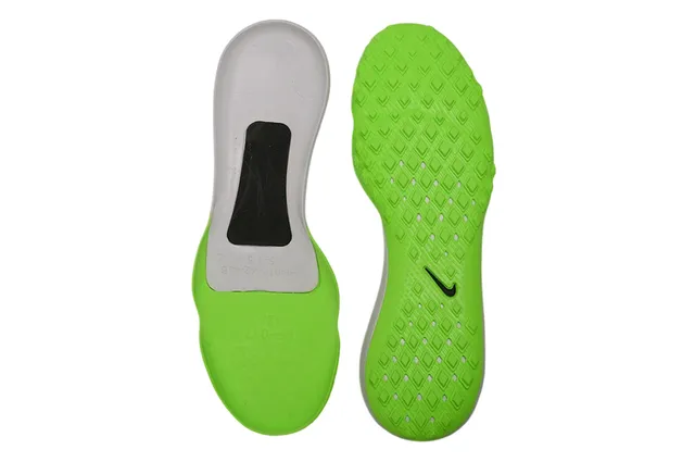 Nike Verde y Blanco Atomknit Knit Upper Gradiente Neón Turf Zapatos de Fútbol 2