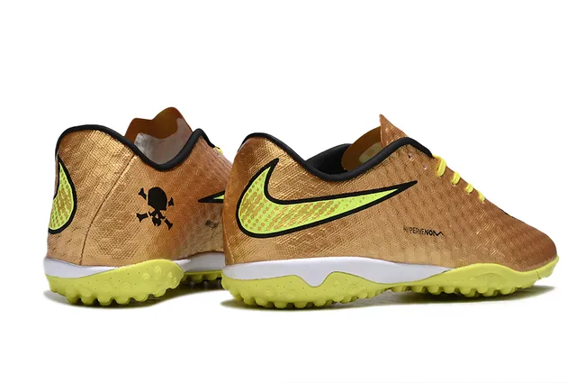 Nike Hypervenom Chaussures de football Turf avec upper texturé en jaune doré métallique et accents néon 4