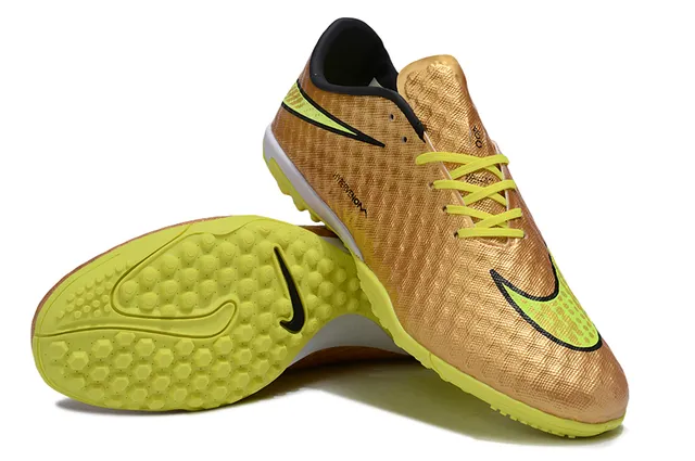 Nike Hypervenom Chaussures de football Turf avec upper texturé en jaune doré métallique et accents néon 5