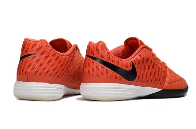 Nike Hypervenom Chaussures de football indoor orange noir capuchon matelassé overlays synthétiques style cage 3