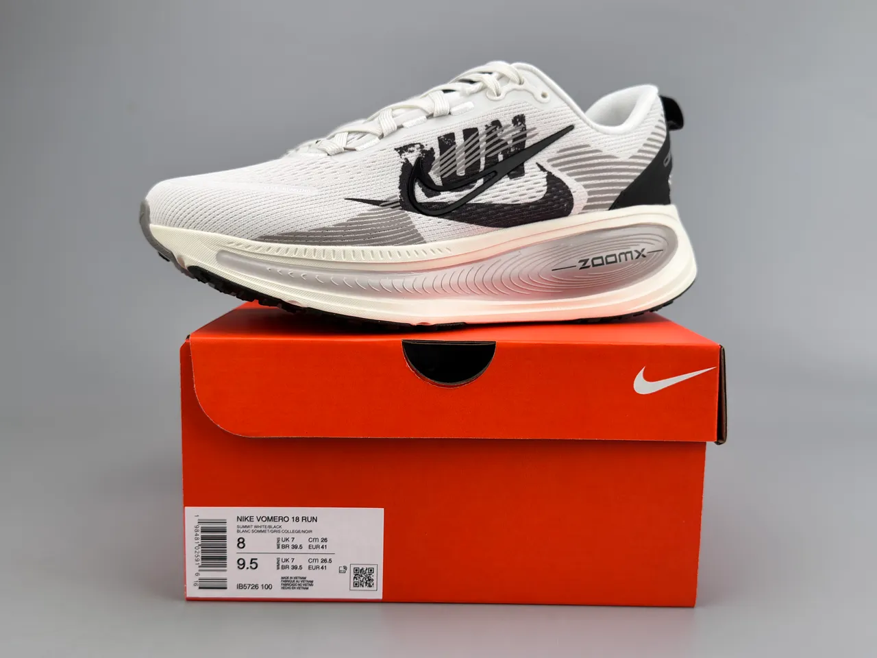 Nike Invincible Run White Black Engineered Knit Upper Graphic Motif zapatillas de running 4