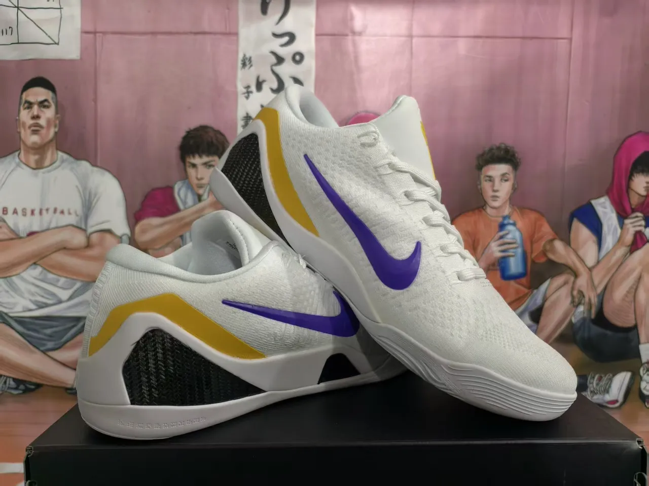 Nike Kobe AD EP Chaussures de Basketball Blanc Violet Jaune 2