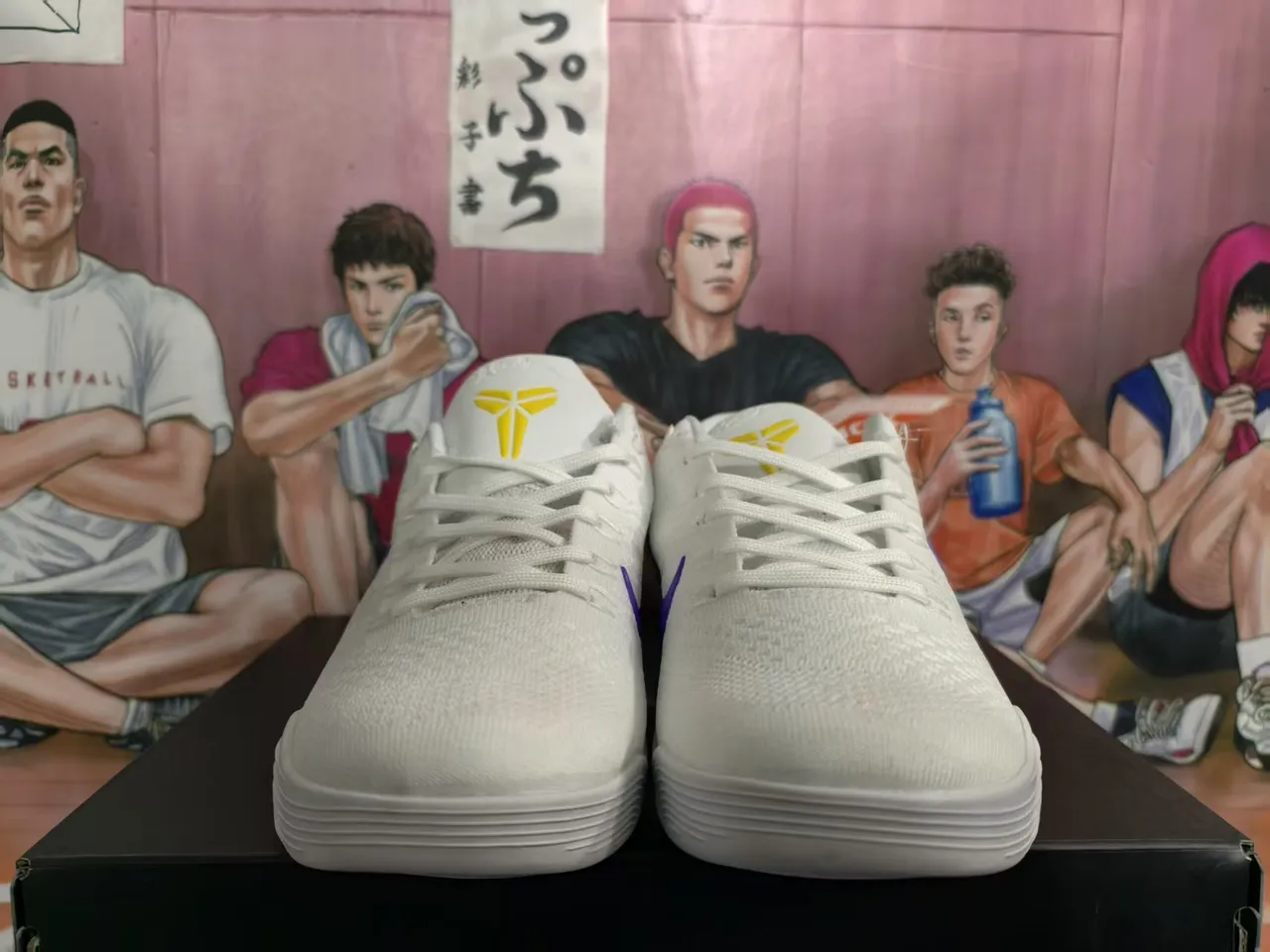 Nike Kobe AD EP Chaussures de Basketball Blanc Violet Jaune 3