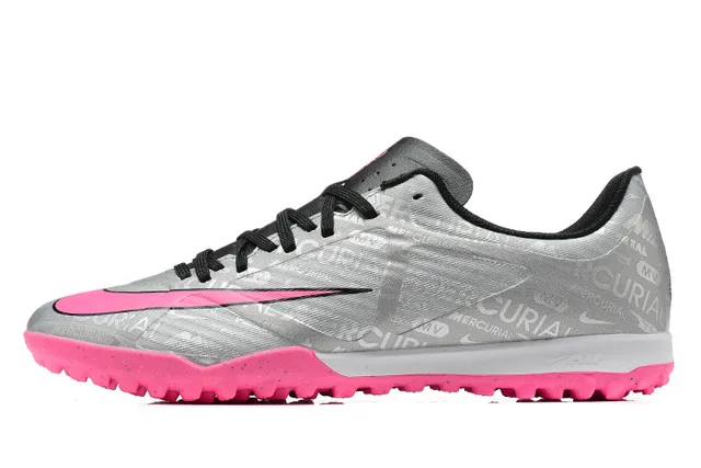 Nike Mercurial Vapor Silver Pink Chaussures de football turf à coupe basse avec upper synthétique et impression graphique répétée 10