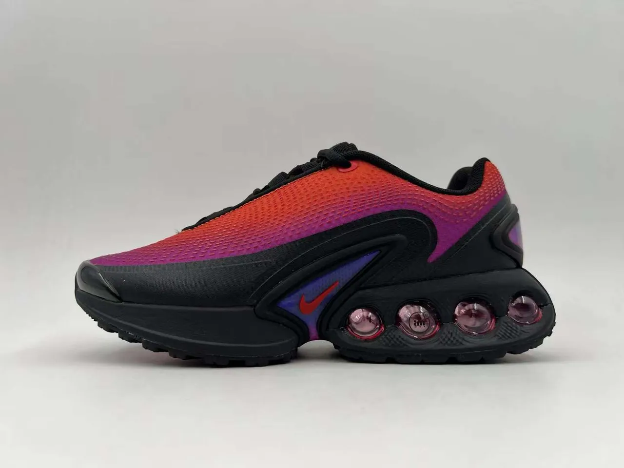 Nike Multicolor Black Gradient Mesh Upper Visible Air Cushioning Pods Sneakers 1