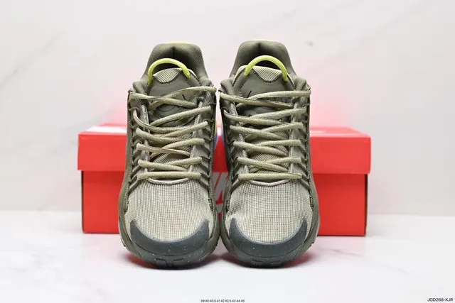 Nike Olive Green and Yellow Air Cushion Lifestyle Sneakers 4