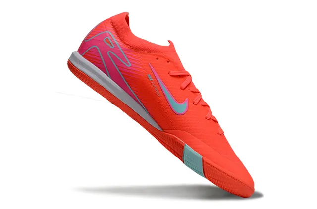 Nike Tênis de Futebol Indoor Laranja e Rosa com Upper de Malha e Overlays Sintéticos 2