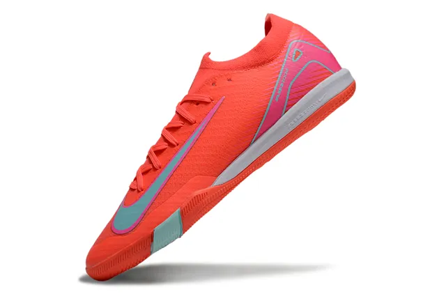 Nike Tênis de Futebol Indoor Laranja e Rosa com Upper de Malha e Overlays Sintéticos 3