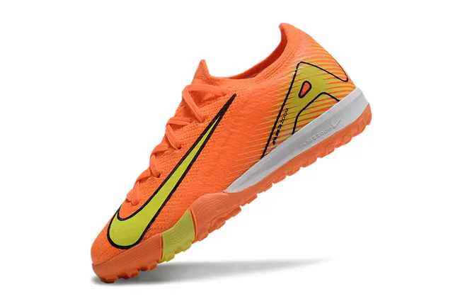 Nike Chaussures de football turf avec upper en maille orange et jaune, col low-cut 3