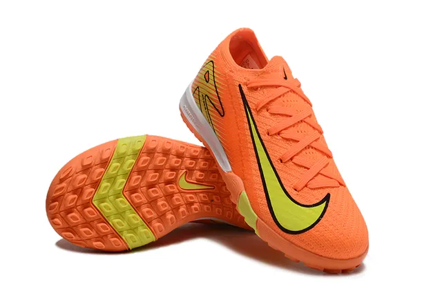 Nike Chaussures de football turf avec upper en maille orange et jaune, col low-cut 4