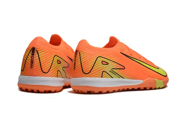 Nike Chaussures de football turf avec upper en maille orange et jaune, col low-cut 5