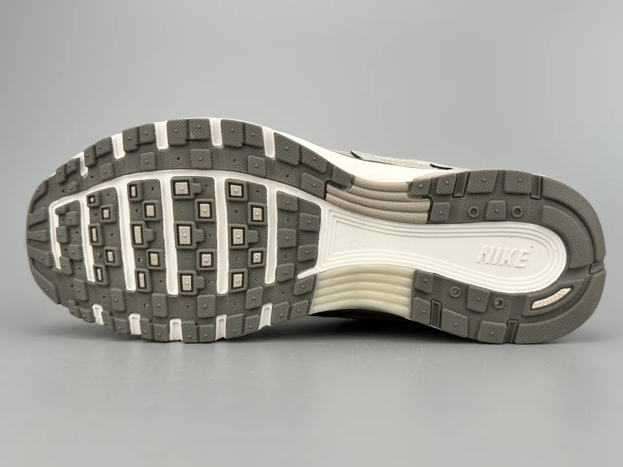 Nike P-6000 Zapatillas de running gris de malla y sintéticas 8