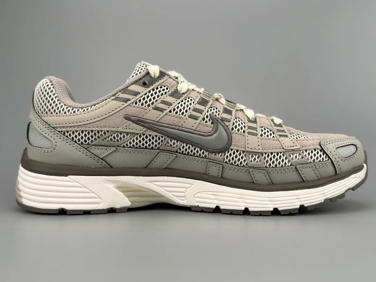 Nike P-6000 Zapatillas de running gris de malla y sintéticas 10