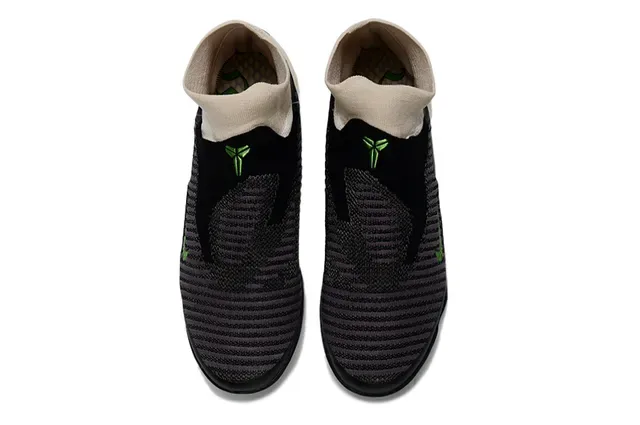 Nike Phantom GT Beige Black Sapatos de futebol turf com upper de malha ajustável em meia e overlay sintético 2