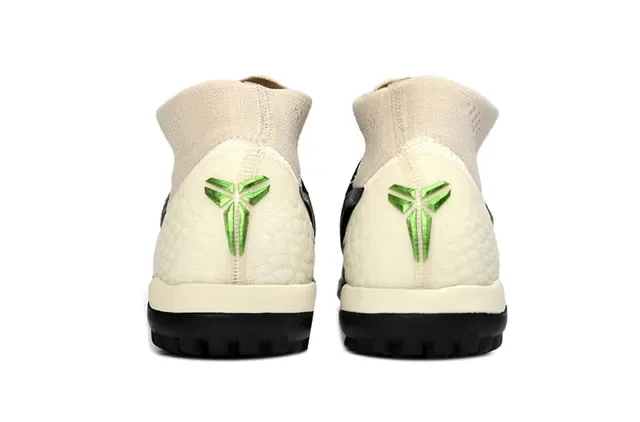 Nike Phantom GT Beige Black Sapatos de futebol turf com upper de malha ajustável em meia e overlay sintético 4